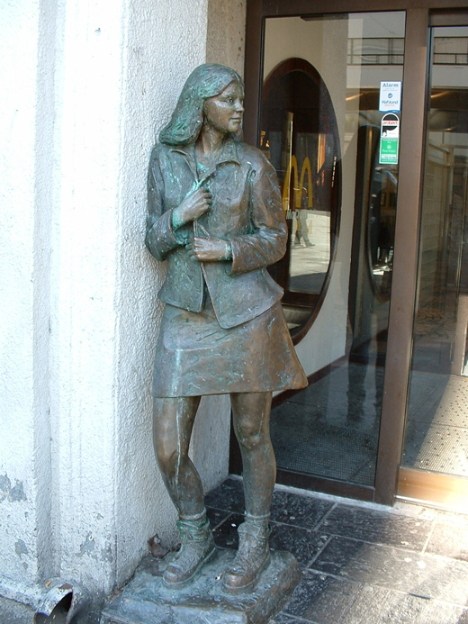 Norwegian girl statue
