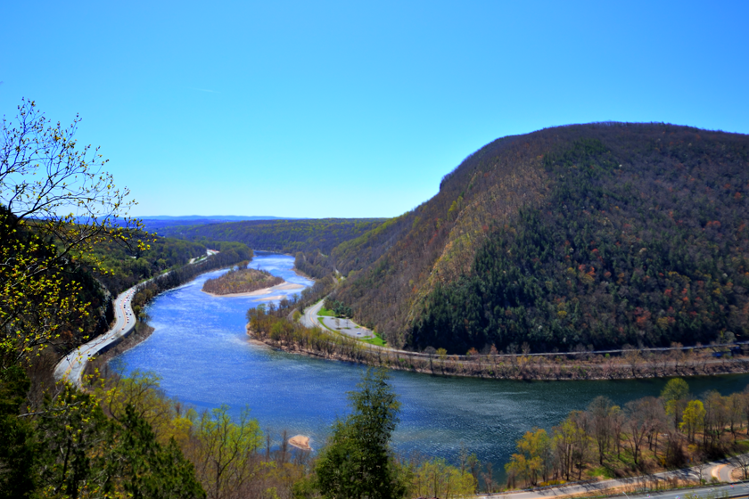 Bend in the Delaware River